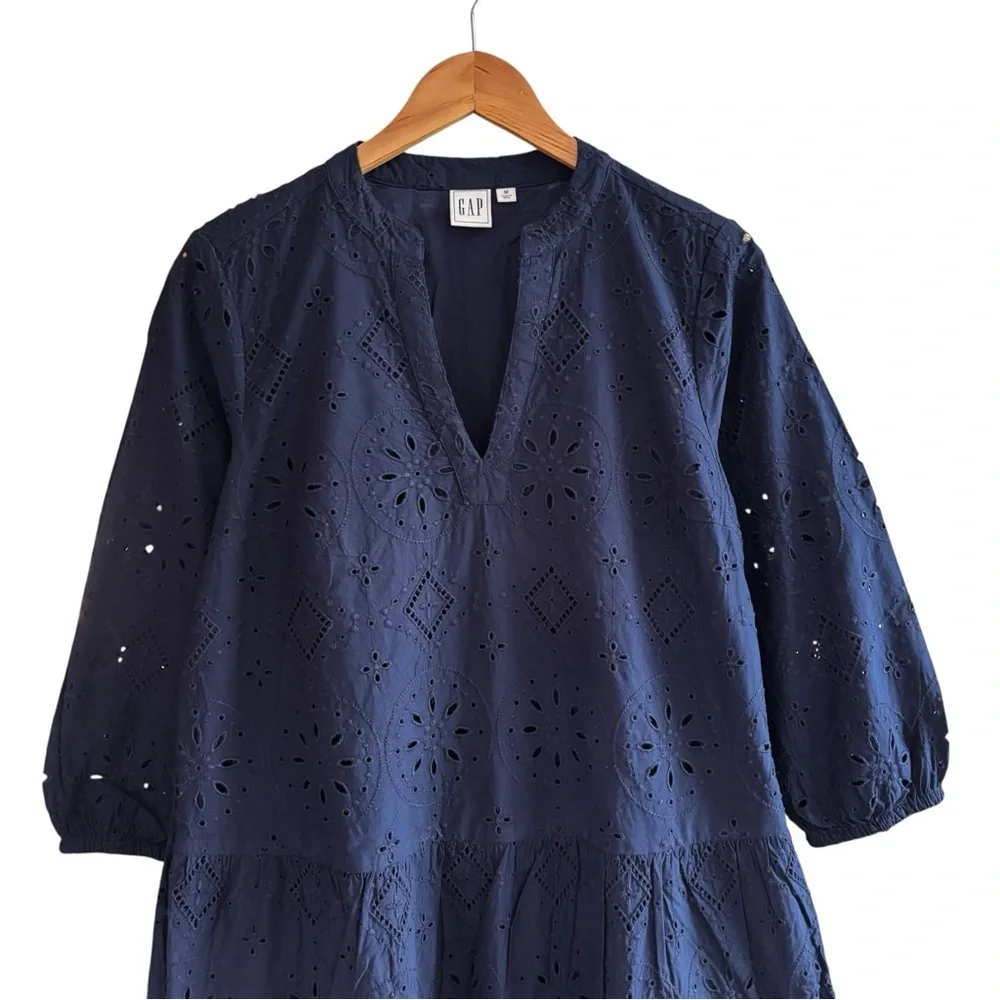 GAP 3/4 Length Sleeve Eyelet Navy Uniform M